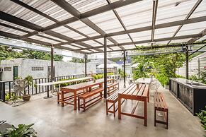 The Dearly Koh Tao Hostel