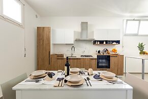 2732 Suite More by Barbarhouse
