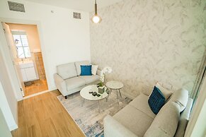 Nasma Luxury Stays - Al Raha Lofts 2