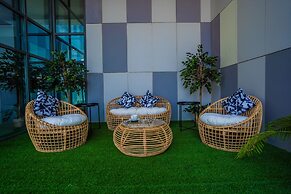 Nasma Luxury Stays - Al Raha Lofts 2