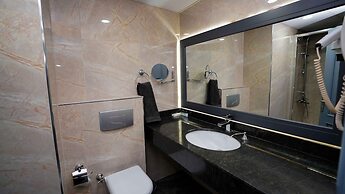 Aura Marina Hotel