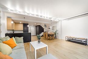 Lumina cozy 2-level apart with terrace