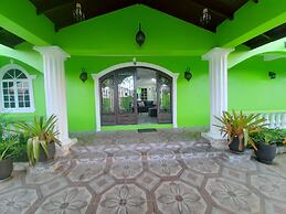 PeSheres Inn & Spa