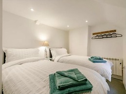 2-bed, Sleeps 4, Pets Welcome, Parking