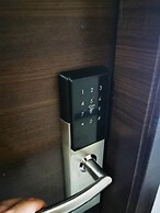 One Bedroom Balcony With Great Location and Value