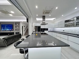 Luxury 7-bed Villa With Pool and Jacuzzi, Fethiye