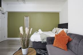 Hayy Vibrant Studios Queensgate