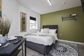 Hayy Vibrant Studios Queensgate