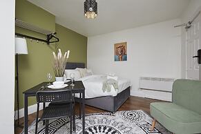 Hayy Vibrant Studios Queensgate