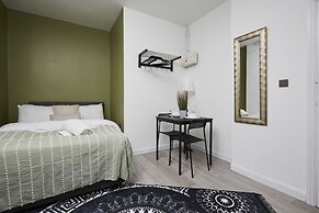 Hayy Vibrant Studios Queensgate