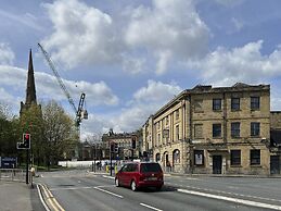 Hayy Vibrant Studios Queensgate