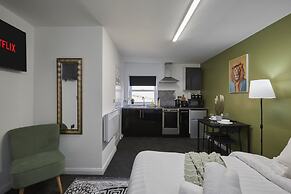 Hayy Vibrant Studios Queensgate