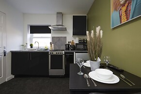 Hayy Vibrant Studios Queensgate
