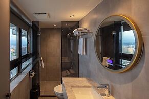 Roaders Plus Hotel Taipei Station