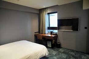 Roaders Plus Hotel Taipei Station