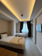 Grand Black Hotel