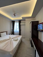 Grand Black Hotel