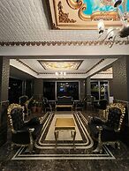 Grand Black Hotel