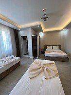 Grand Black Hotel