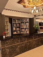 Grand Black Hotel