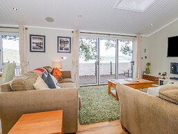 Lakeside Lodge