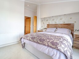 Lakeside Lodge