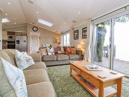 Lakeside Lodge