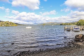 Lakeside Lodge