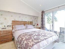 Lakeside Lodge