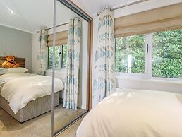 Lakeside Lodge