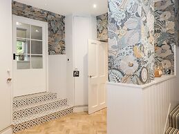 Eller Close House