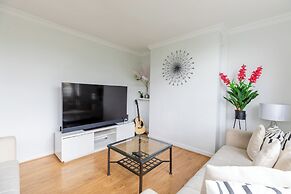 3 Bed Flat, Dedicated Workspace, Parking, 4KTV