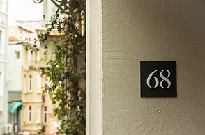 Louis Rooms