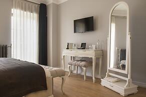 Louis Rooms