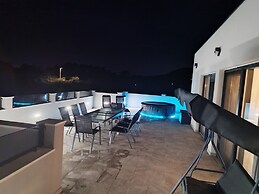 Villa Infinity