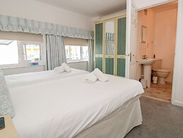 2 Lee Court