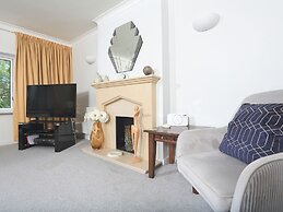 2 Lee Court