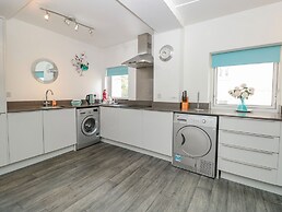 2 Lee Court