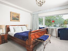 2 Lee Court