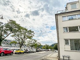 2 Lee Court