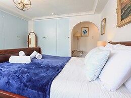 2 Lee Court
