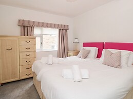 2 Lee Court