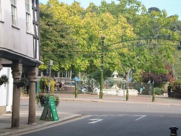 2 Lee Court