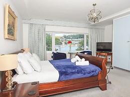 2 Lee Court