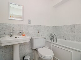 2 Lee Court