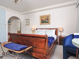 2 Lee Court
