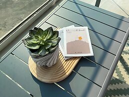 HiGuests - Park Gate Residence Tower C