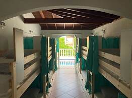 Duque Nest Hostel