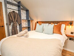 Tan Y Wawr - Derwen