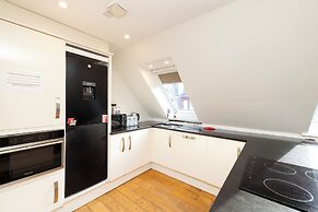 JOIVY Inviting Flat Near Edinburgh Castle W/ Parking